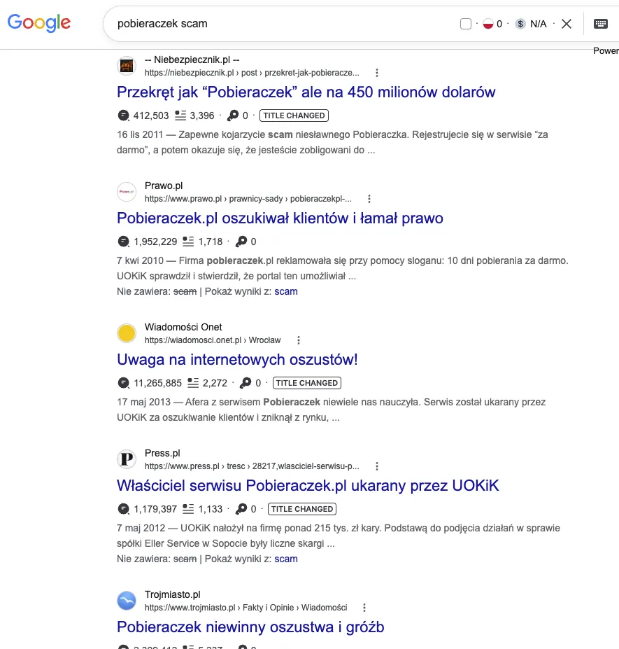 Wyniki wyszukiwania Google dla zapytania „pobieraczek scam”: artykuły z Niebezpiecznik.pl, Prawo.pl, Wiadomości Onet, Press.pl i Trojmiasto.pl o oszukiwaniu klientów przez serwis Pobieraczek.pl i o karze nałożonej na jego właściciela przez UOKiK